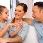 അച്ഛൻ പേപ്പർ വായിക്കുന്നു, അമ്മ അടുക്കളയിൽ പണിയെടുക്കുന്നു: തെറ്റായ ജെൻഡര് റോളുകൾ നമ്മുടെ മക്കളേയും സ്വാധീനിക്കും 636107440097934184-ThinkstockPhotos-514729704